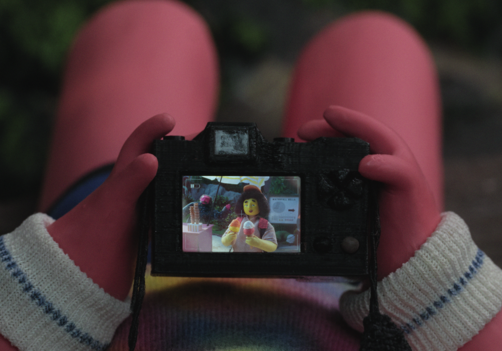 2 ICE CREAMS PLEASE Jasmine Elsen  - Animal Tank Ozù Productions